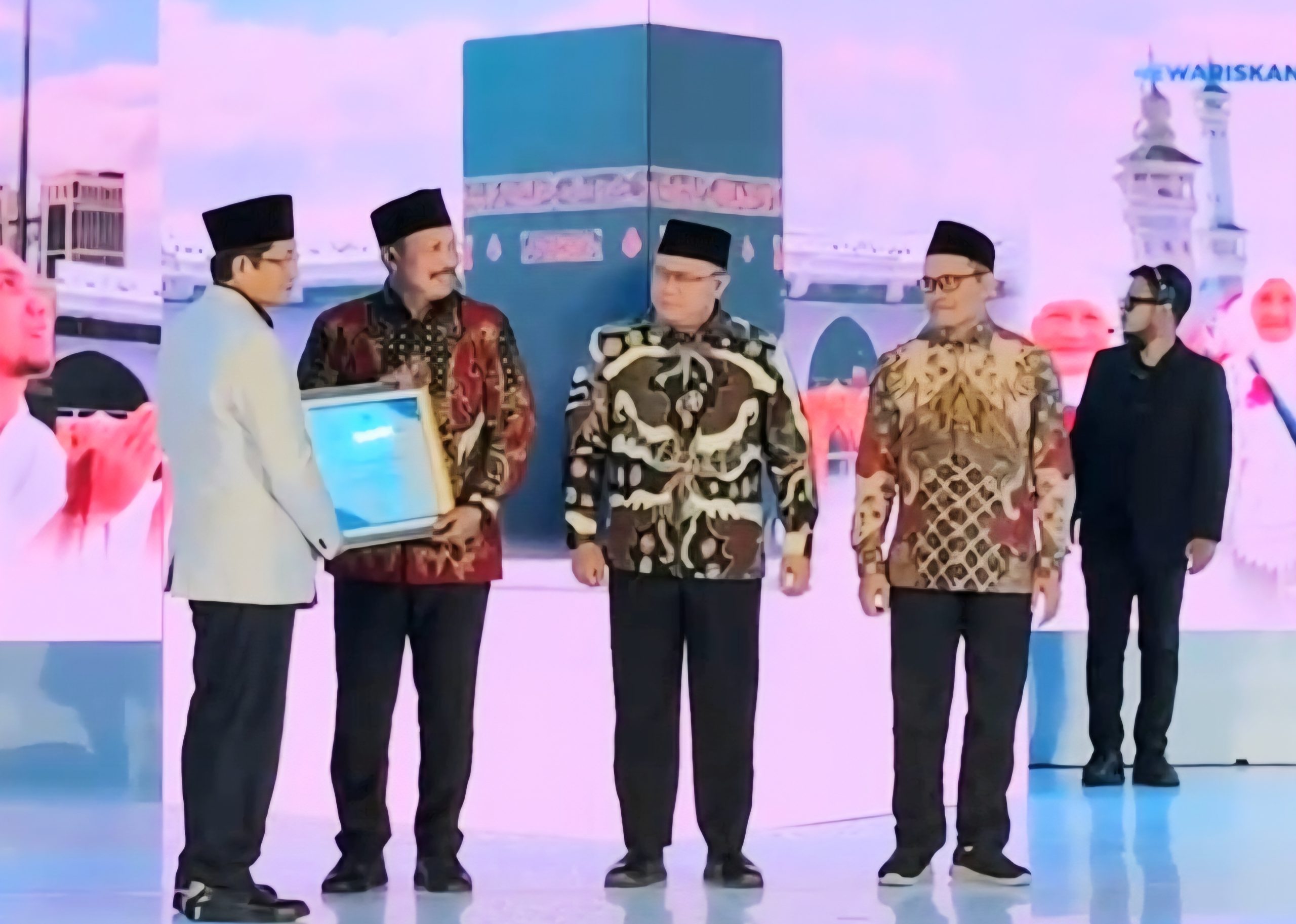 Embarkasi Makassar Raih Predikat Terbaik dalam Layanan One Stop Service Haji 2025